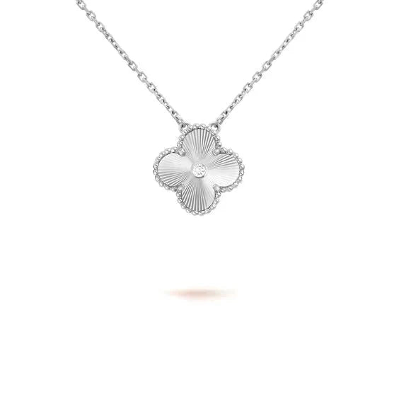 ˇMagic JewelryˇCLOVER  15MM DIAMOND LASER NECKLACE SILVER